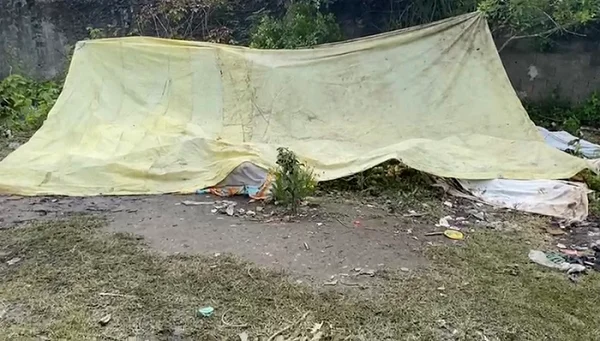 Corpos foram retirados de manguezal no Complexo do Salgueiro, em São Gonçalo, Região Metropolitana do Rio