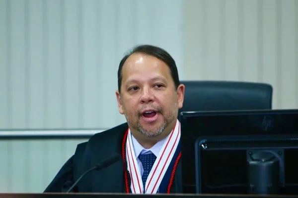 Erich Endrillo é empossado desembargador eleitoral do TRE-DF
