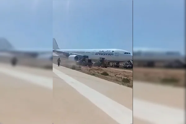 Imagem colorida de avião