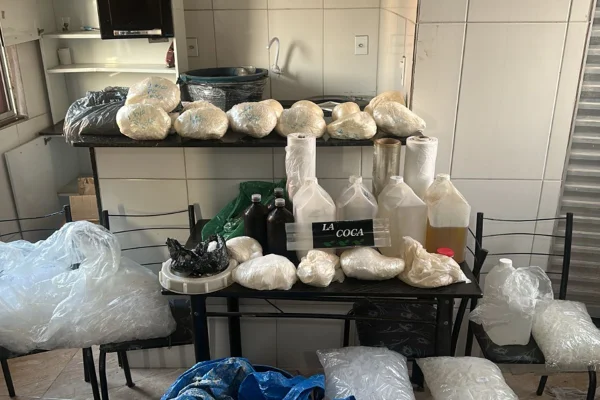 Operação do Bope na Maré encontra laboratório de drogas