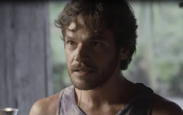 Segundo Sol: chantageado, Beto se casa com Karola
