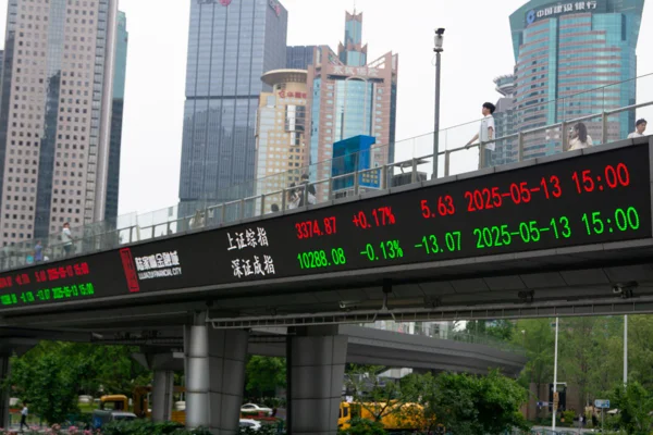 Imagem de ações negociadas nas bolsas de valores da China - Metrópoles