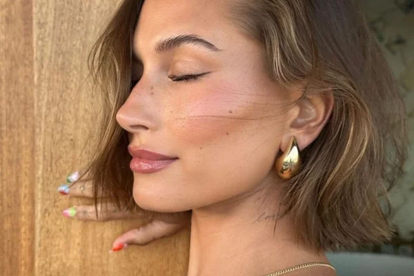 "Strawberry Girl Summer", trend amada por Hailey Bieber