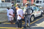PM apreende jovens com camiseta de Lula, mas mãe diz que flagra foi forjado - imagem 3 PM apreende jovens com camiseta de Lula, mas mãe diz que flagra foi forjado - imagem 3