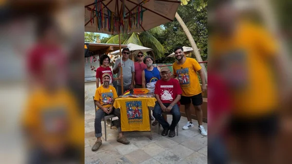 PE: Bloco de Carnaval em Olinda “invade” casas para acordar foliões