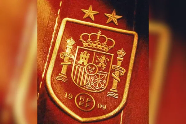 Espanha atualiza escudo após bicampeonato da Copa do Mundo