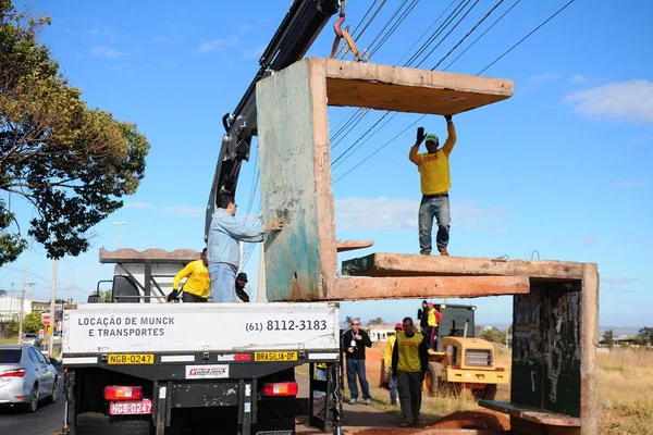 Santa Maria ganha 13 novos abrigos em paradas de ônibus