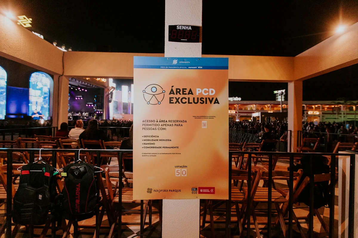 O Na Praia oferece atendimento especializado, áreas reservadas, interpretação em Libras, kits sensoriais e outros recursos para que pessoas com deficiência possam aproveitar o festival com conforto O Na Praia oferece atendimento especializado, áreas reservadas, interpretação em Libras, kits sensoriais e outros recursos para que pessoas com deficiência possam aproveitar o festival com conforto