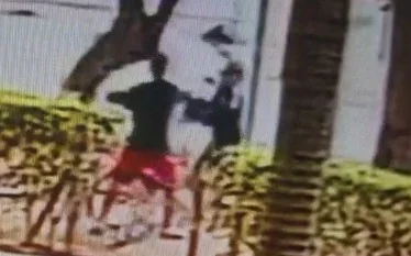 Homem rouba bolsa de mulher no DF