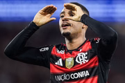 Samuel Lino marcou duas vezes