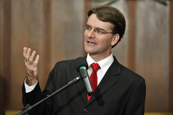 Prefeitura de SP tem esquema de corrupção, diz controlador demitido