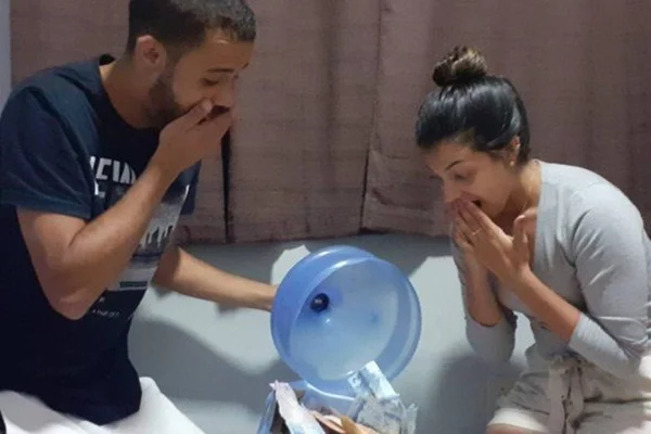 Noivos juntam R$ 8,4 mil em galão de água para se casar