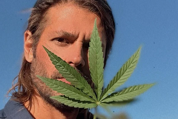 Dado Dolabella, em foto para o Instagram