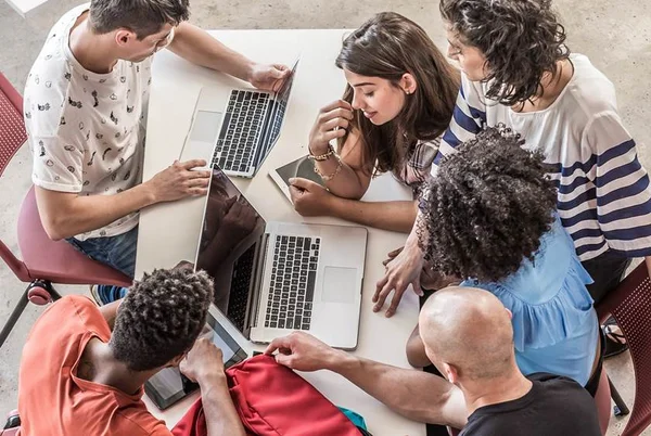 Microsoft, Netflix e Uber oferecem vagas de emprego em todo Brasil