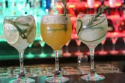 Drinques com gim do Dudu Bar Drinques com gim do Dudu Bar
