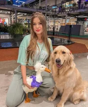 Julia, seu cachorro e Patolino Julia, seu cachorro e Patolino