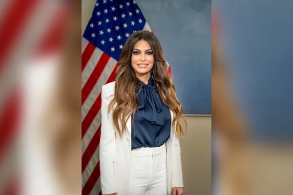 Ex-noiva de filho de Trump deixa embaixada dos EUA na Grécia após denúncias - destaque galeria