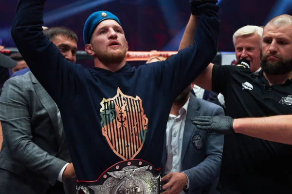 Campeão de MMA é convocado pela Rússia para lutar na guerra