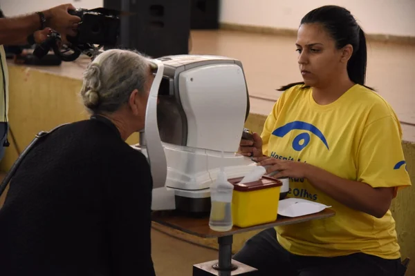 imagem colorida exame de visao aparecida