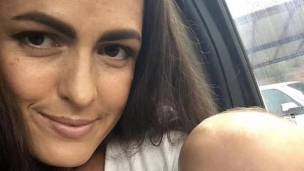 México: mãe salva filha de ataque ao esconder a criança no carro