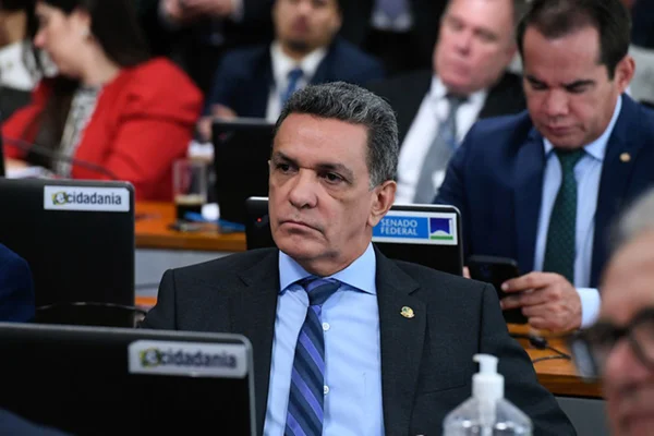 Foto colorida do senador Mecias de Jesus - Metrópoles