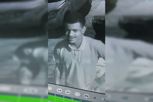 Foto colorida câmera de segurança mostra procurado por latrocínios na ceilândia