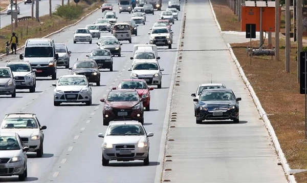 AGU recorre a suspensão de multas por farol desligado em rodovias