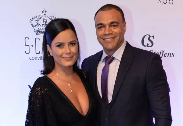 Irmã de Zezé reclama do marido no Instagram e pede ajuda de cunhada