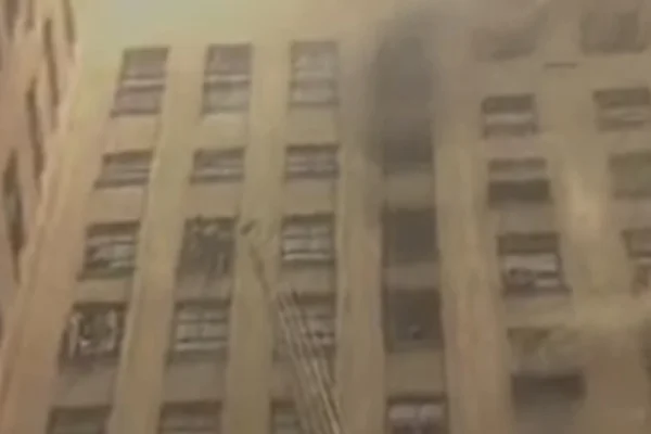 Ediífcio Andorinhas, RJ, em chamas