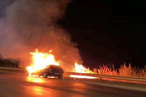 Vídeo: carro pega fogo e assusta motoristas na BR-020
