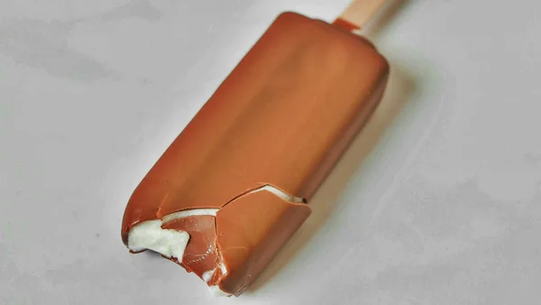 Picolé de leite em pó e chocolate