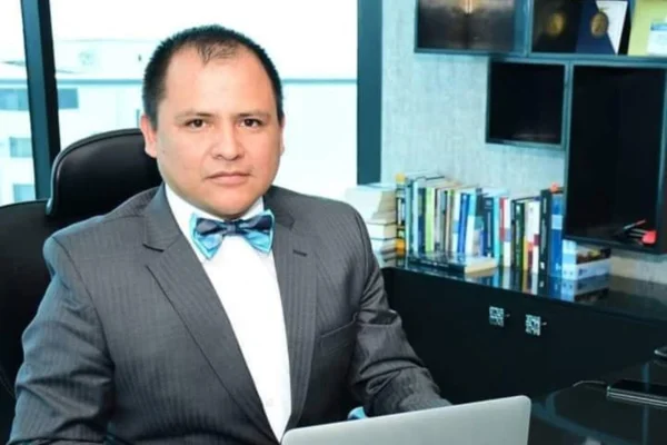 Imagem colorida mostra procurador executado - Metrópoles