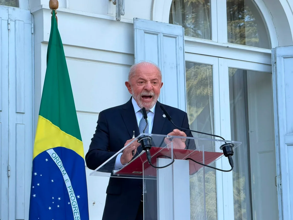 Lula em entrevista coletiva após participar do G7 Lula em entrevista coletiva após participar do G7