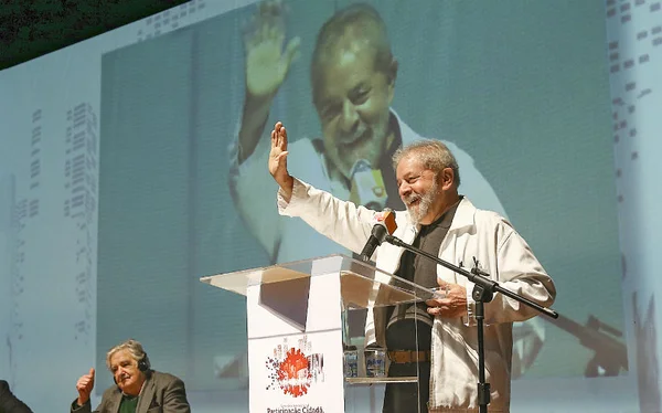 Desgaste de Lula deixa PT em alerta para 2016