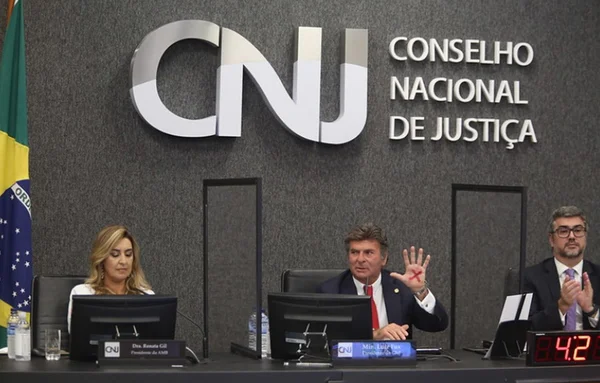 66% dos servidores do Judiciário querem passaporte da vacina