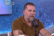 Ele é ator e humorista