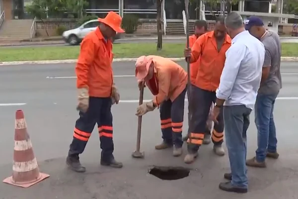 Faixa da W3 Norte é interditada após cratera se abrir na pista