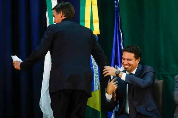 Foto colorida do presidente jair Bolsonaro e o Deputado Alexandre Ramagem (PL-RJ) - Metrópoles
