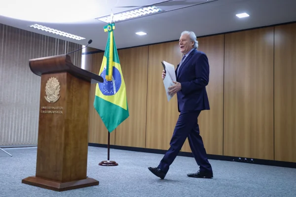 Ministro da Justiça e Segurança Pública, Ricardo Lewandowski, apresenta nova versão da PEC da Segurança Pública, elaborada, desta vez, com sugestões de governadores | Metrópoles