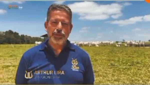 Arthur Lira faz propaganda de leilão de gado nelore