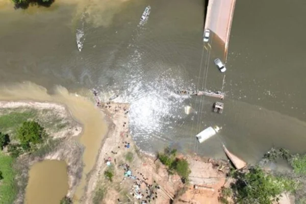 Queda de ponte no Amazonas