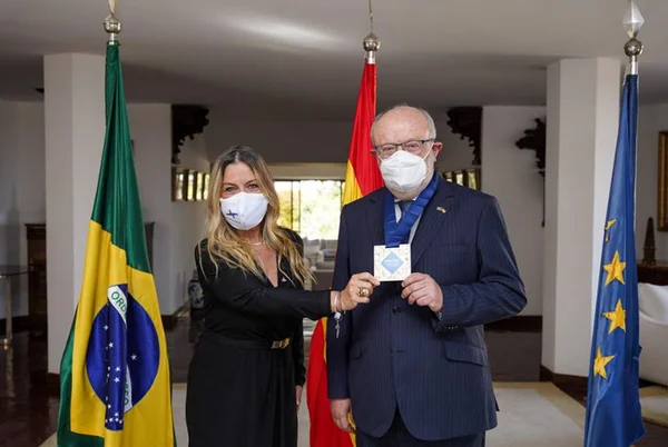 Por fomento ao turismo local, GDF homenageia embaixador da Espanha