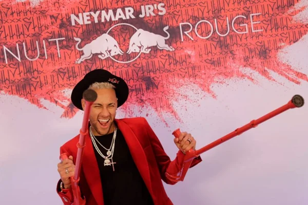 Neymar celebra 27 anos com festão de gala em Paris. Veja fotos