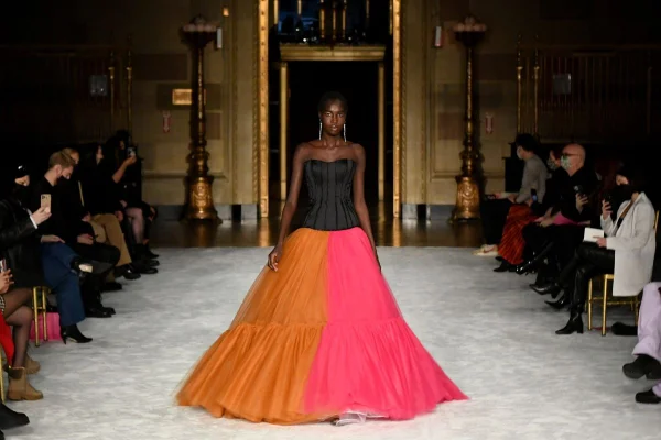 Desfile de outono/inverno 2021 de Christian Siriano