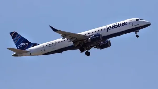 imagem colorida jato comercial jet blue