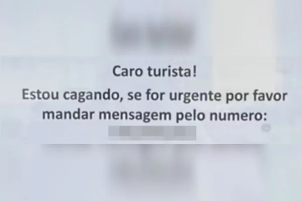 Imagem colorida, cartaz com informação - Metrópoles