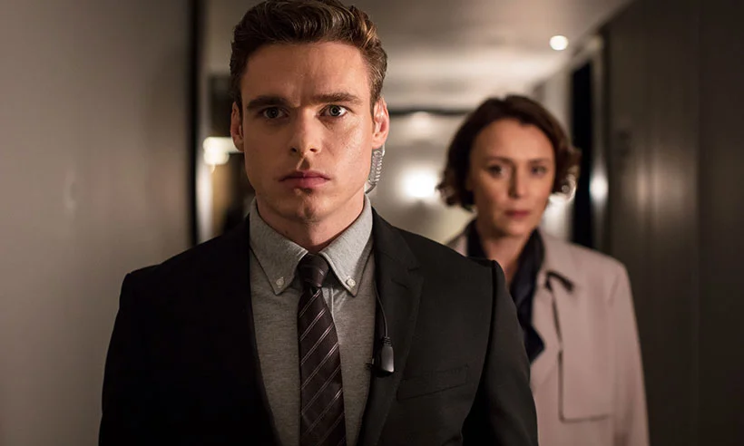 Estrelada por Richard Madden e Keeley Hawes, a iniciante <b>Bodyguard</b> conta a história de um militar contratado para proteger uma secretária de Estado com orientação política contrária à dele Estrelada por Richard Madden e Keeley Hawes, a iniciante <b>Bodyguard</b> conta a história de um militar contratado para proteger uma secretária de Estado com orientação política contrária à dele
