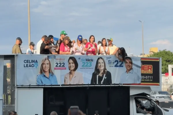 Michelle responde a Janja em ato: “Bolsonara de Ceilândia com orgulho”