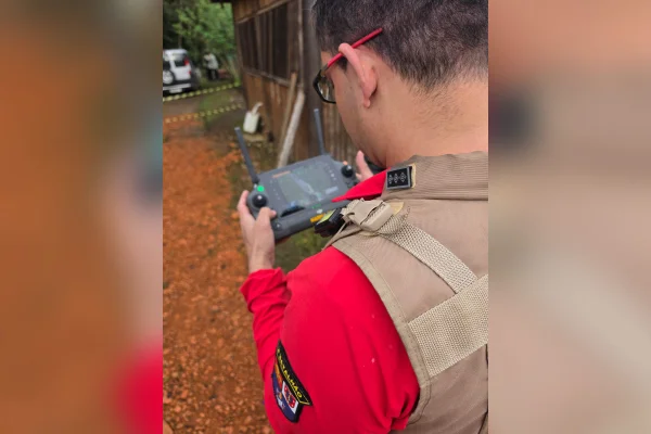 Veja imagens da operação para achar jovem que caiu de cachoeira no PR - destaque galeria Veja imagens da operação para achar jovem que caiu de cachoeira no PR - destaque galeria