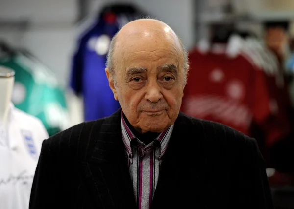 Na imagem com cor, o bilionário Mohamed Al-Fayed - Metrópoles